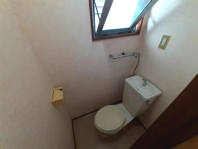 物件内観写真8　(トイレ)