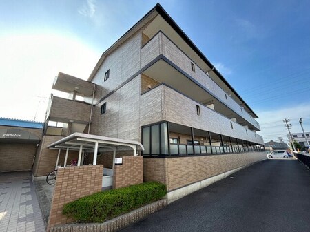 ｅｍｂｅｌｌｉｒ外観写真