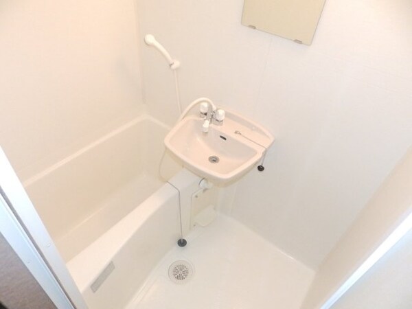 バス／シャワールーム等(バス同物件別部屋の写真です。)