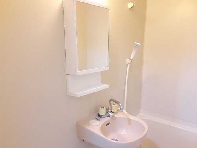 物件内観写真4　(同タイプの部屋写真です。)