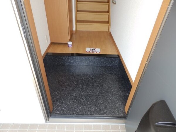 玄関(同物件別部屋タイプ)
