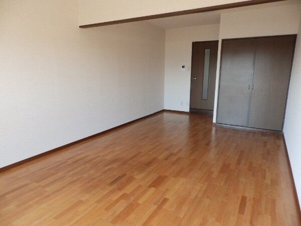 居室・リビング(同棟別部屋の写真です)
