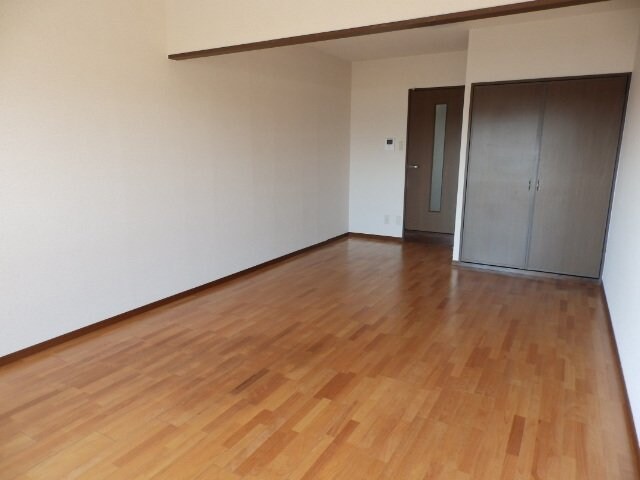 物件内観写真5　(同棟別部屋の写真です)