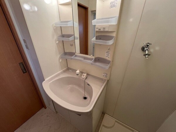洗面所(別部屋同型タイプです。)