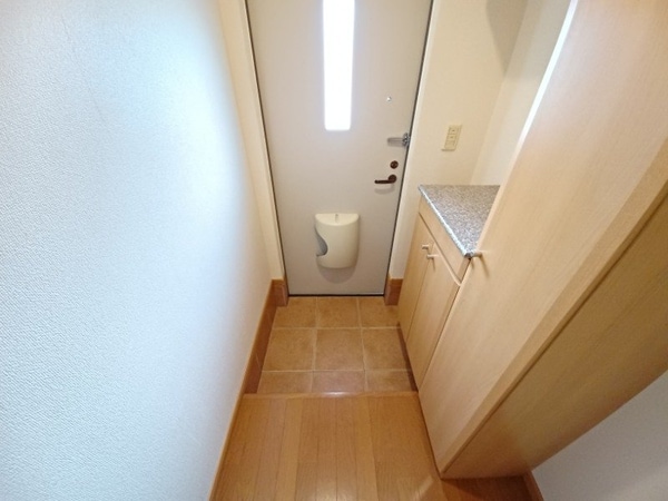 玄関(別部屋反転参考写真)