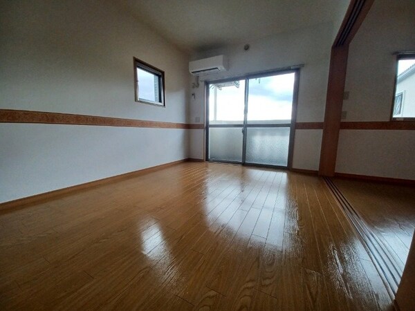 居室・リビング(同物件別部屋のお写真です。)