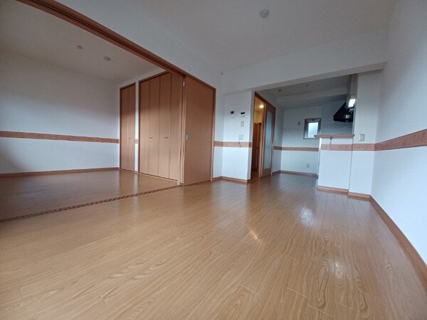 居室・リビング(同物件別部屋のお写真です。)