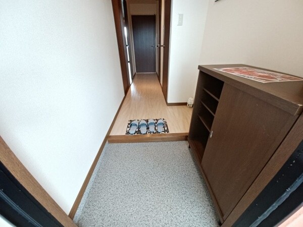 玄関(同型参考写真)