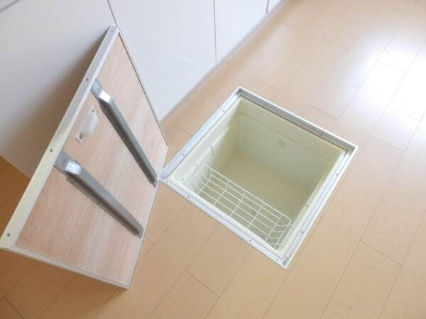 収納(同型参考写真)