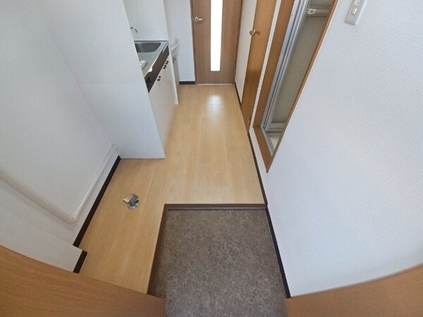 玄関(同型参考写真)