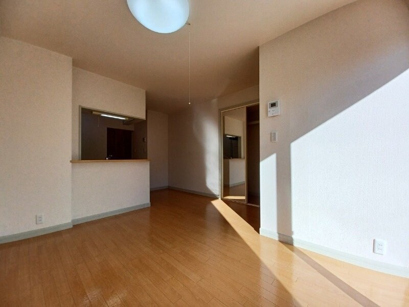 物件内観写真7　(同物件別室反転タイプ画像)