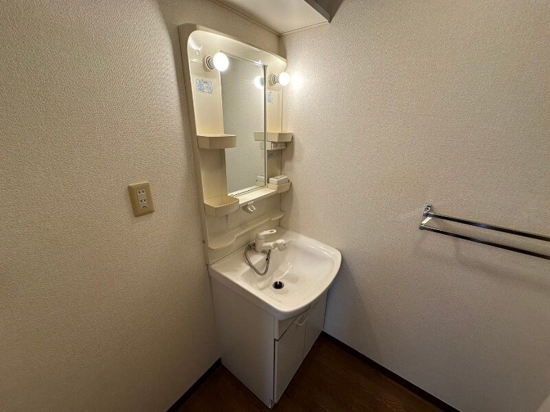 物件内観写真8　(同物件別部屋の写真)