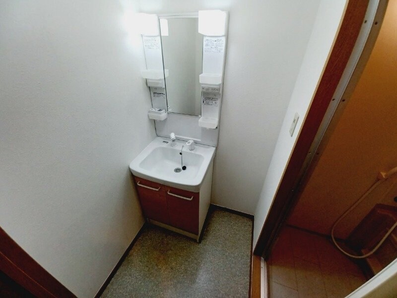 物件内観写真9　(同型別室のお写真です。)