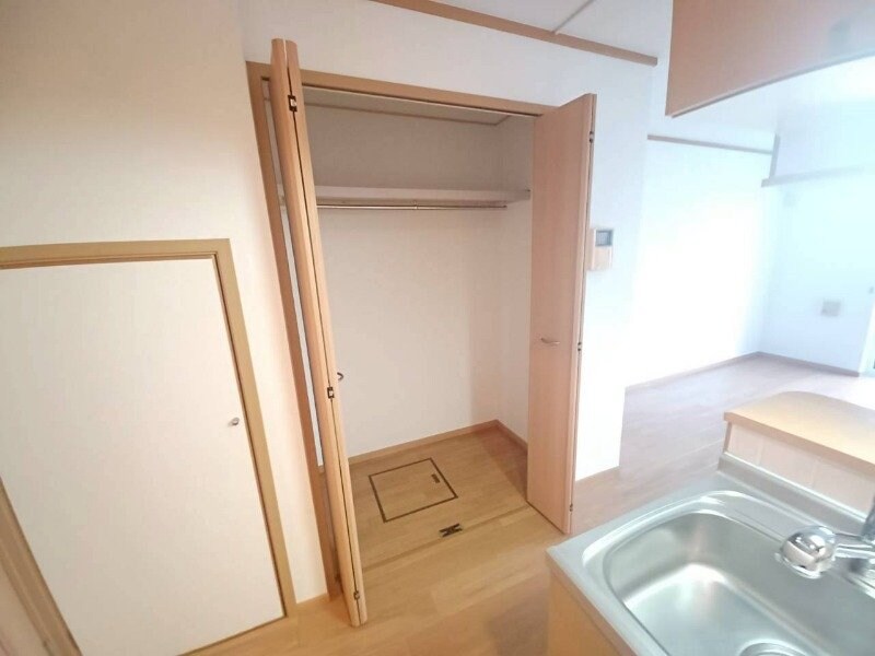 物件内観写真12　(同物件別室反転タイプ)