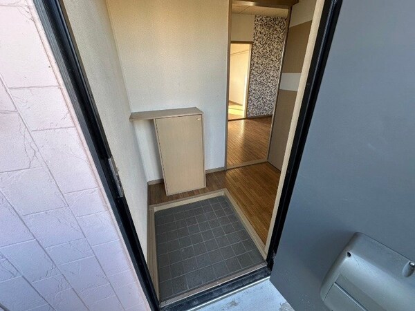 玄関(同型参考写真)