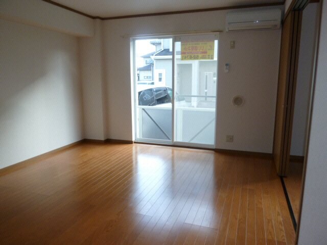 物件内観写真5　(同物件別室の写真です)