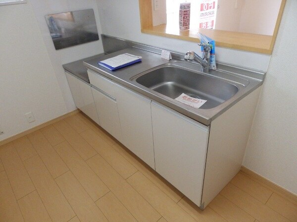 キッチン(同物件反転写真)