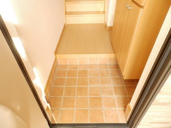 玄関(同型参考写真)
