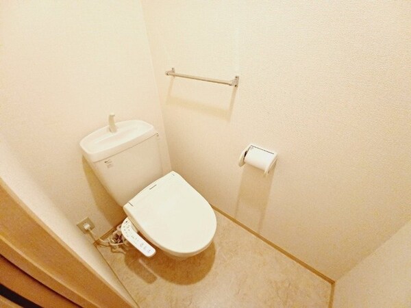 トイレ(同型参考写真)