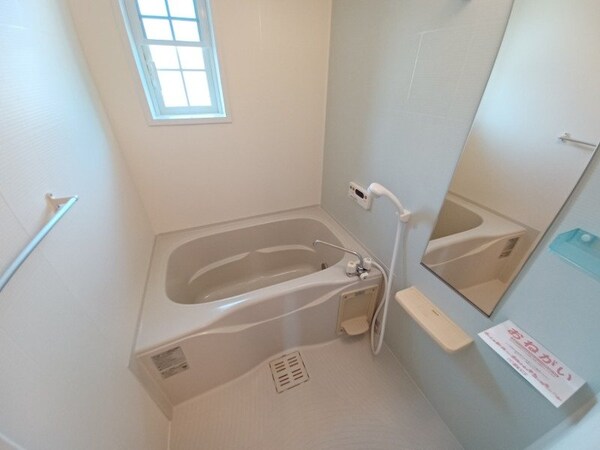 バス／シャワールーム等(同型参考写真)