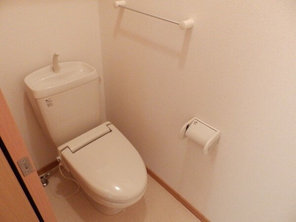 トイレ(同型参考写真)