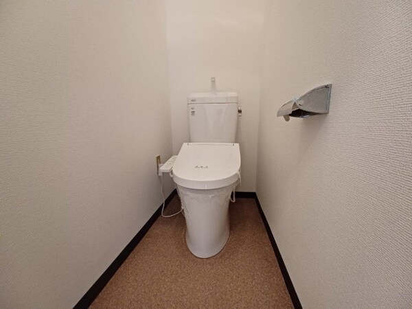 トイレ(同型参考写真)