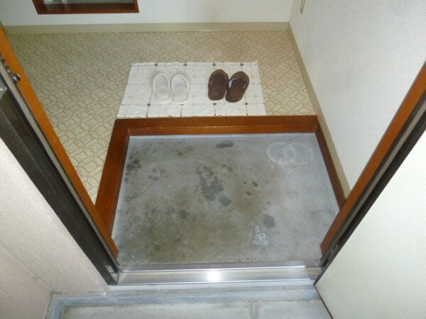 玄関(別部屋のお写真です！！)