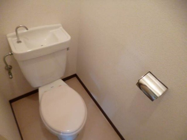 トイレ(同型参考写真)