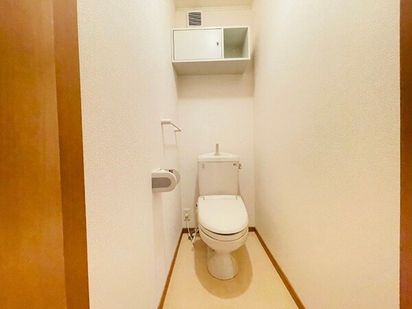 トイレ(同型参考写真)