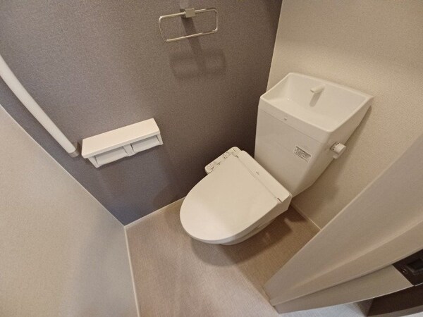 トイレ(同型参考写真)