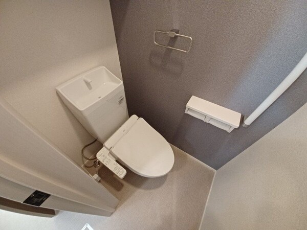 トイレ(同型参考写真)