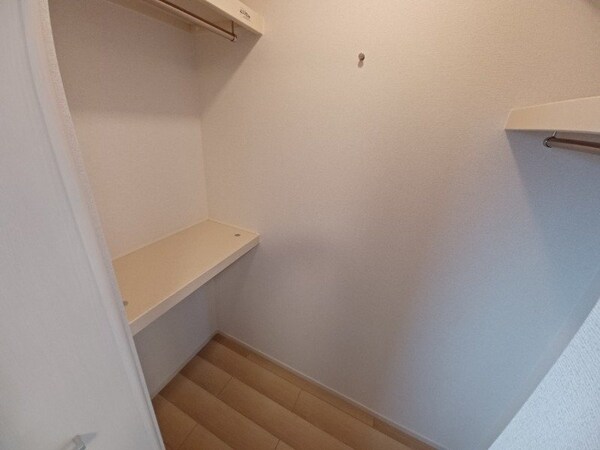 収納(同型参考写真)