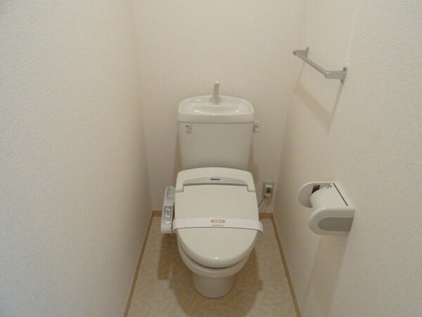 トイレ(同型参考写真)