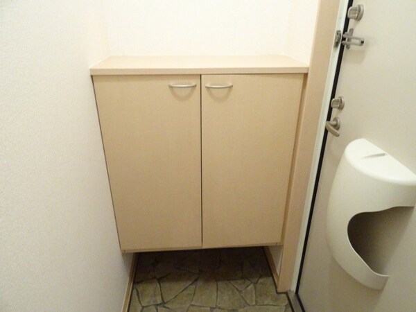 玄関(同型参考写真)