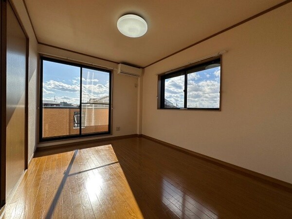 居室・リビング(同物件別部屋写真)