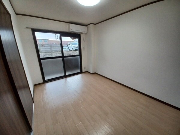 居室・リビング(別部屋参考写真です)