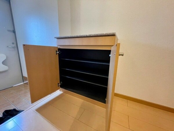 収納(同型参考写真)
