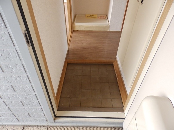 玄関(同型部屋写真です。)