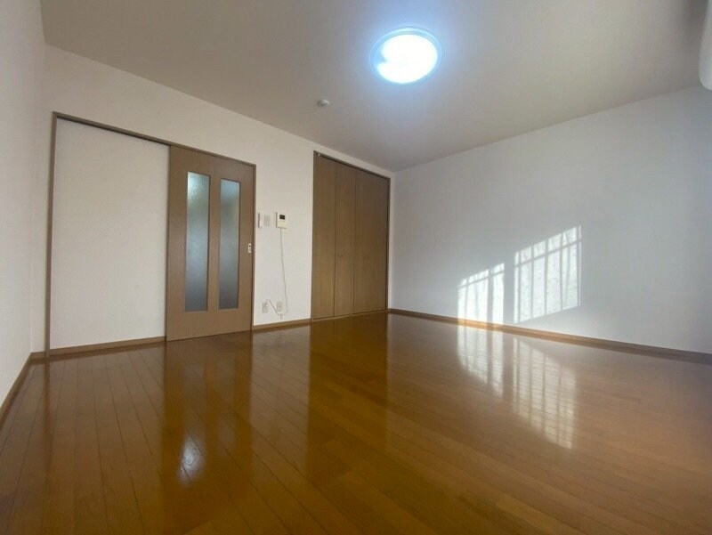 物件内観写真6　(明るい室内)