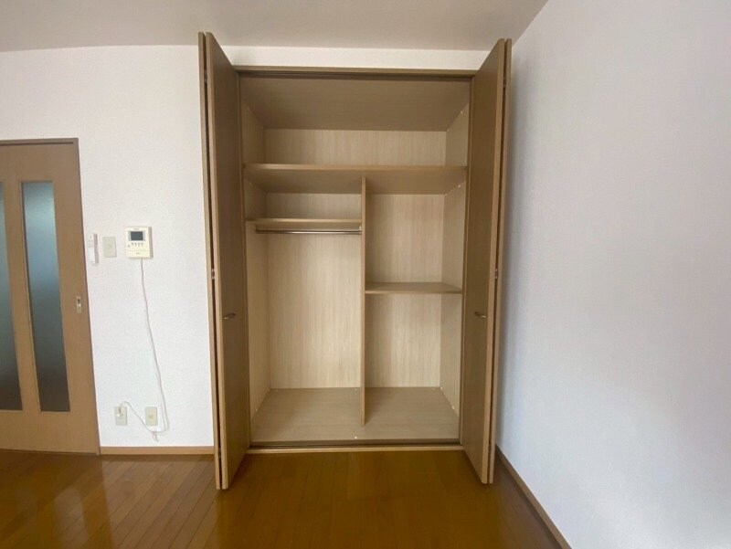 物件内観写真12　(クローゼットもあります)