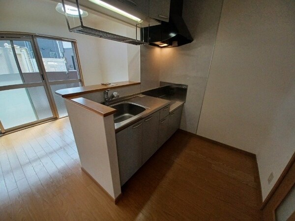 キッチン(同物件別部屋参考写真です。)