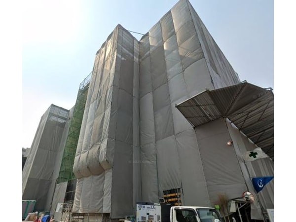 建築中
