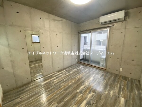 リビング(他の部屋の写真になります。)