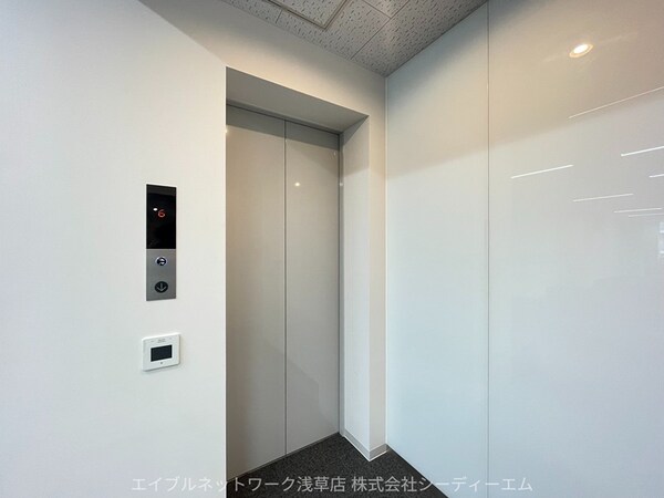 玄関(タッチレスボタン導入)
