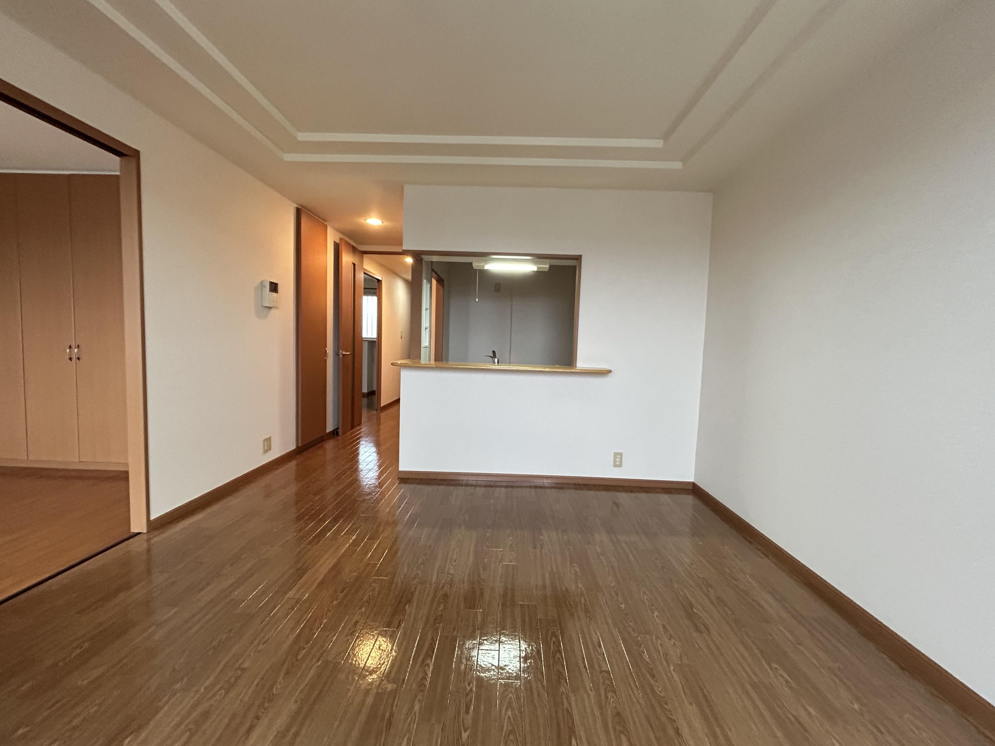 物件内観写真4　(リビング)