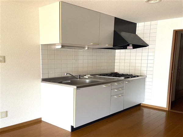 キッチン(※同物件の違うお部屋の写真となります。)