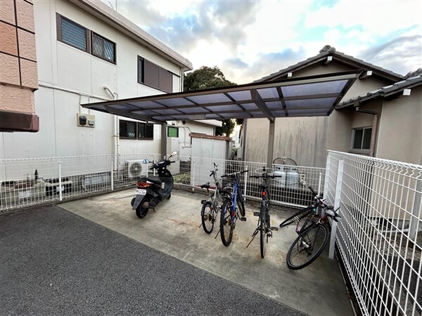 駐車場・駐輪場