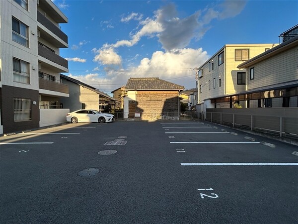 駐車場・駐輪場