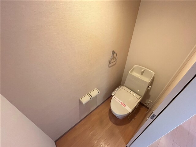 物件内観写真7　(シャワー付トイレ)