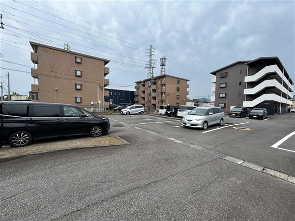 駐車場・駐輪場